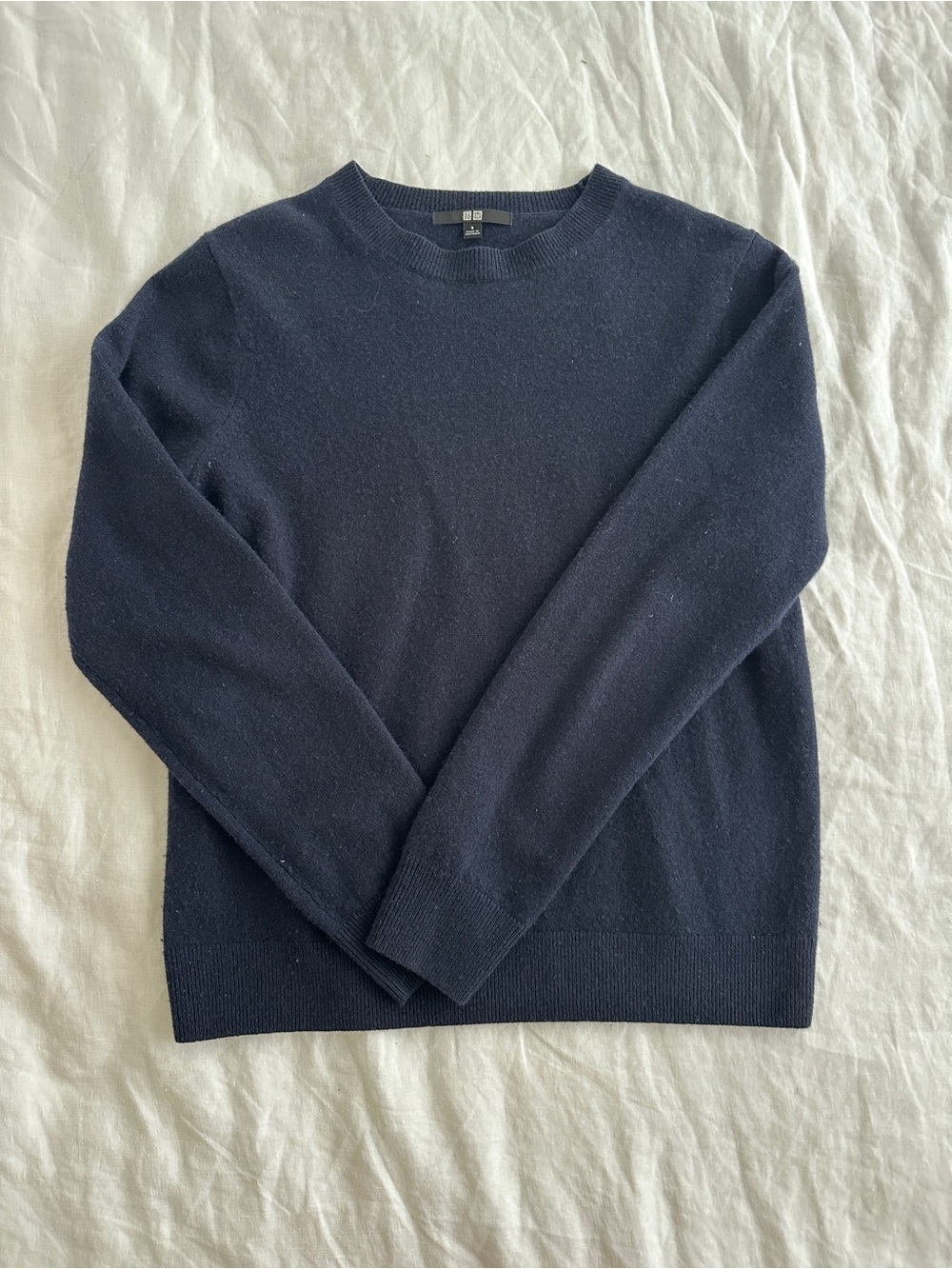 Uniqlo Women’s Navy 100% cashmere Crewneck Sweater
